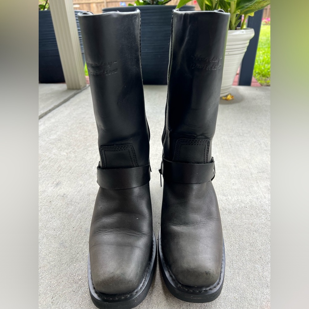 Women's Harley Davidson Riding Boots. Genuine leather. Rubber sole. Size 8.